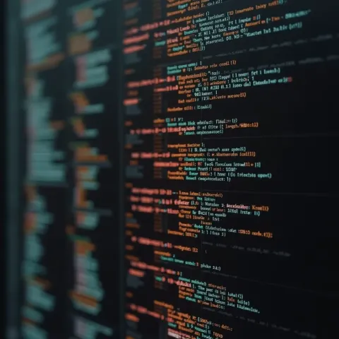 Capa: Minimalist Code: How Variable Names Affect Readability and Performance